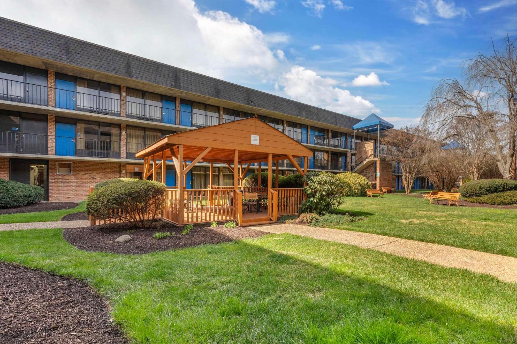 Suburban Studios Tysons Corner Βιέννη Εξωτερικό φωτογραφία